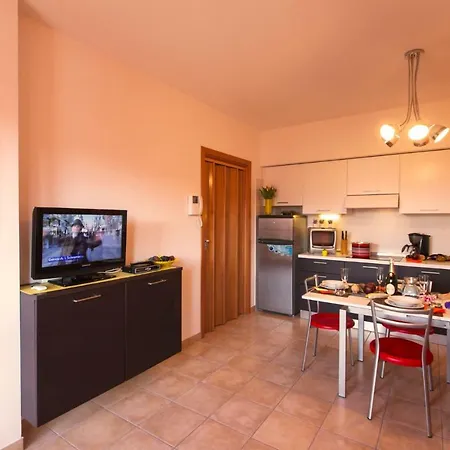 Cantone Sleeps 4 Pool Wifi Monvalle